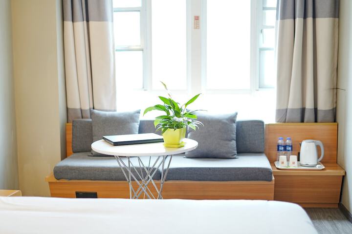 Room 11 of 29