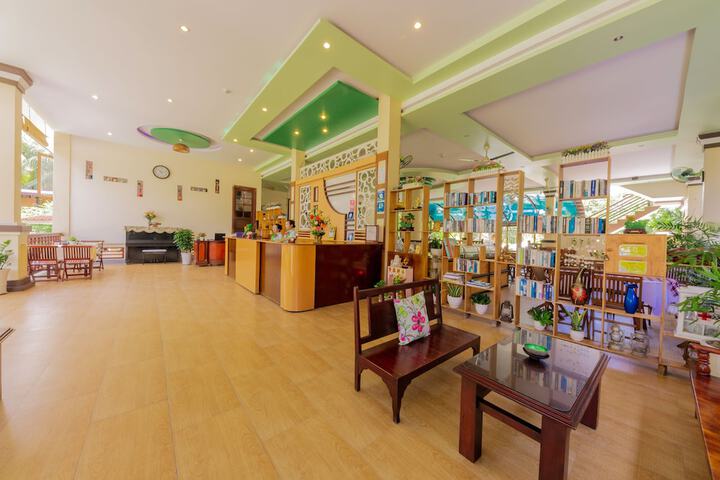 Guest Lobby