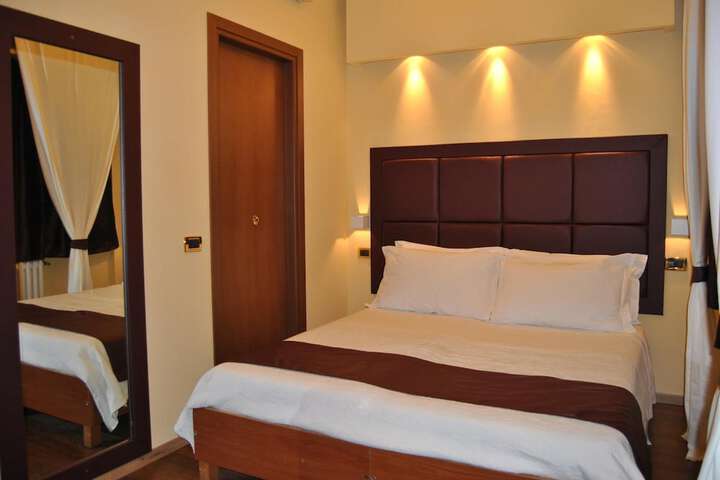 Room 14 of 21