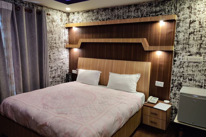 Room 2 of 32