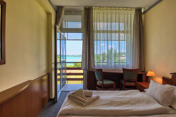 Room 15 of 65