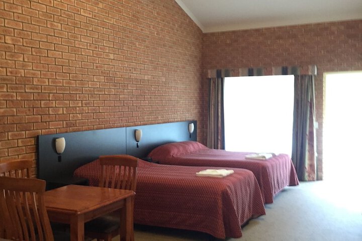 Room 7 of 33