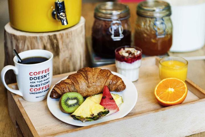 Breakfast/Coffee Service 9 of 20