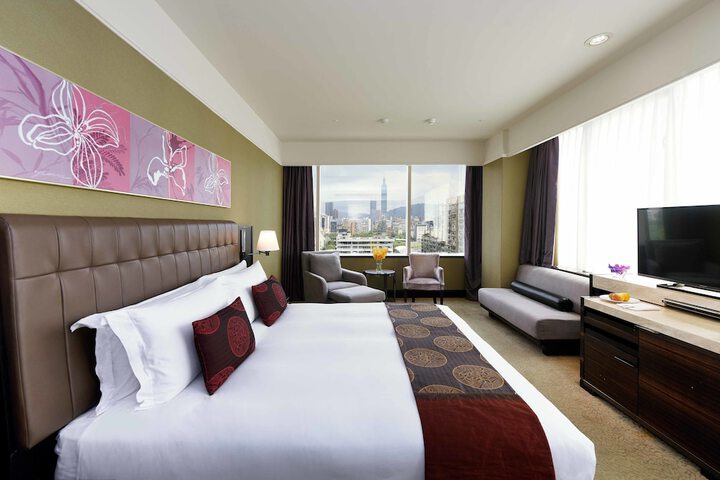 Room 12 of 48