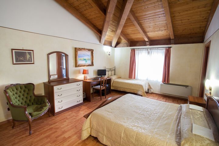 Room 27 of 46