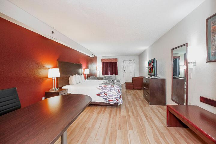 1 King Bed Suite (12 of 17)