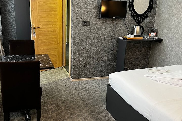 Room 30 of 36