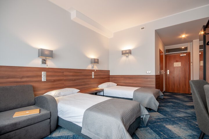 Room 9 of 33