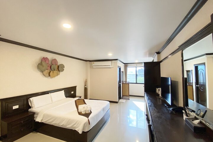 Room 4 of 19