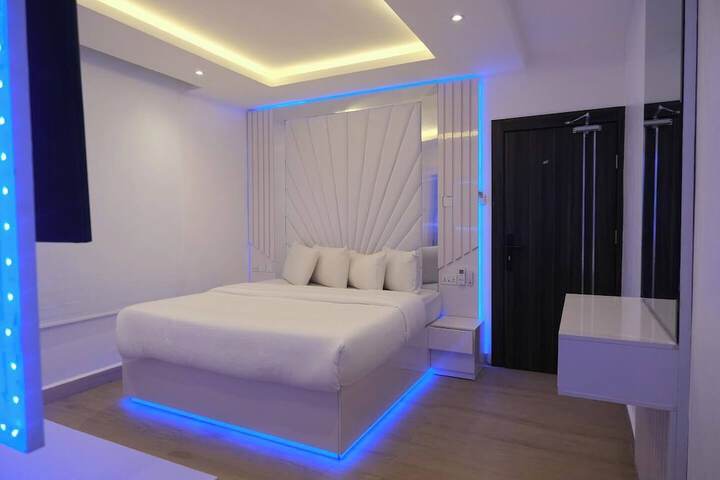 Room 7 of 30