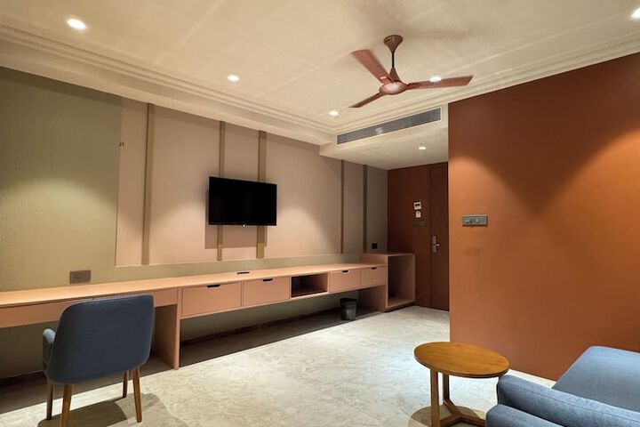 Room 23 of 35