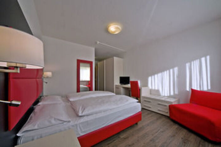 Room 28 of 68