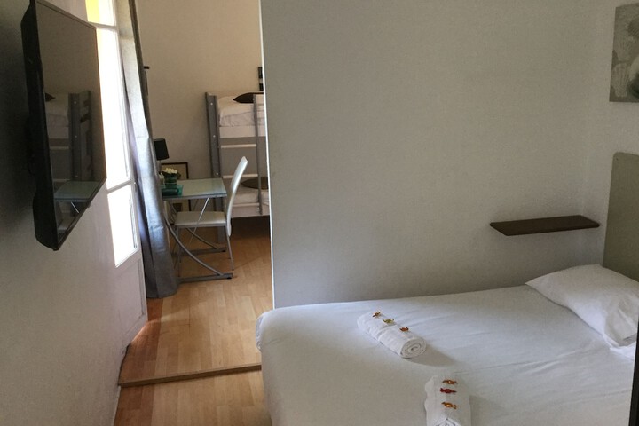 Room 5 of 11