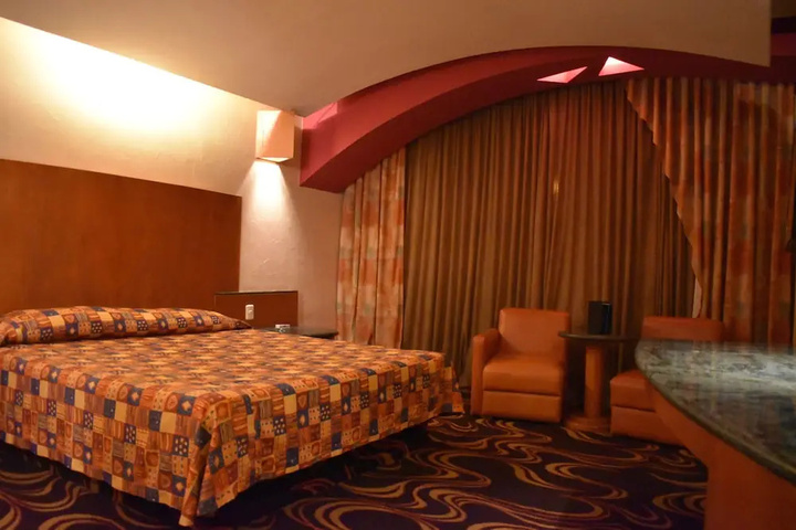 Room 3 of 7