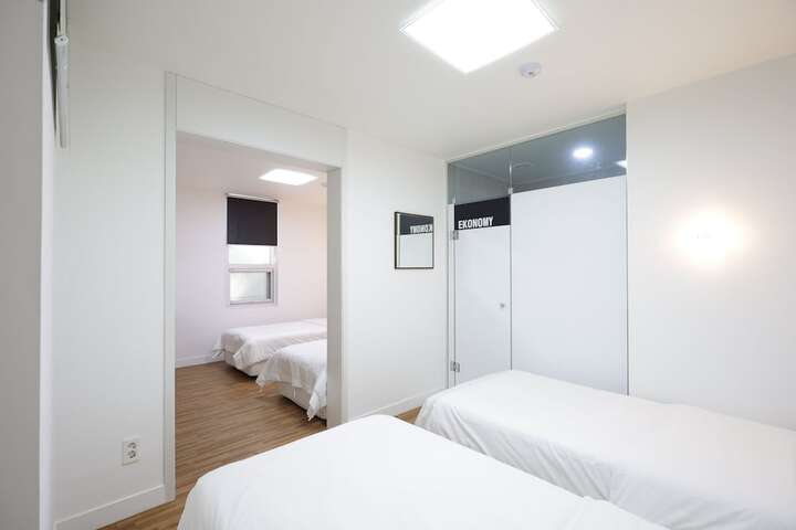 Room 25 of 81