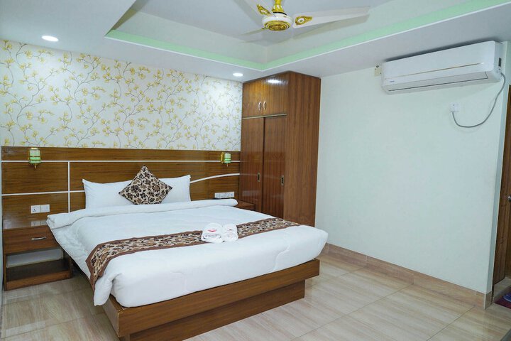 Room 2 of 10