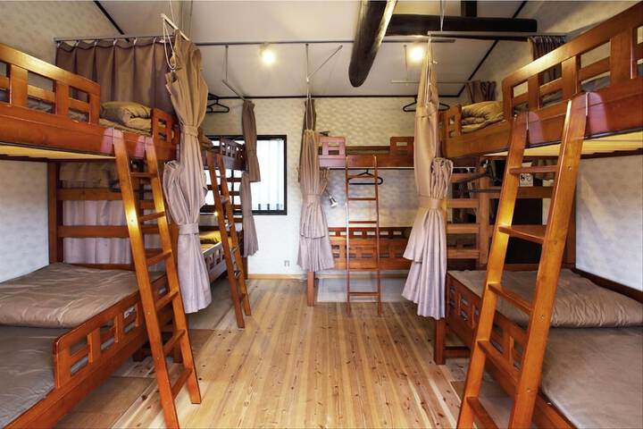 Room 7 of 30