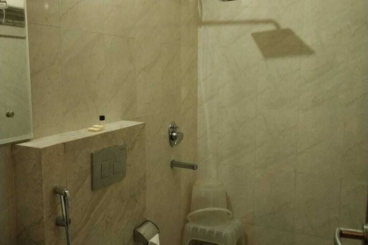 Room 18 of 28