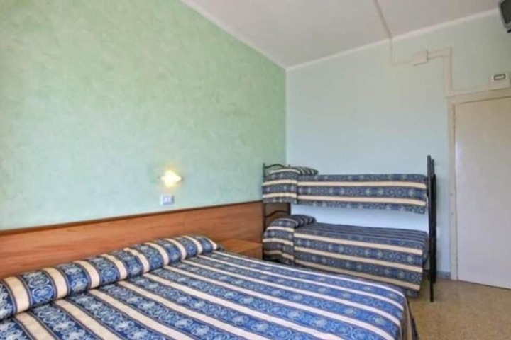 Room 10 of 78