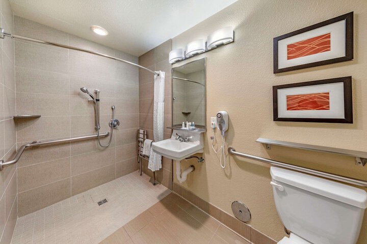 Double Accessible Queen Size Bed (6 of 20)