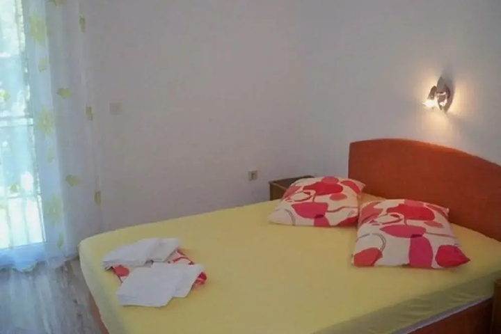 Room 3 of 13