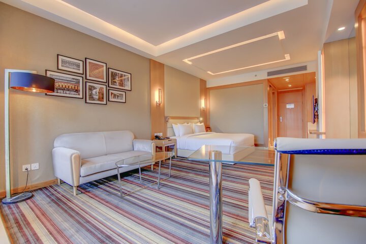Room 27 of 140