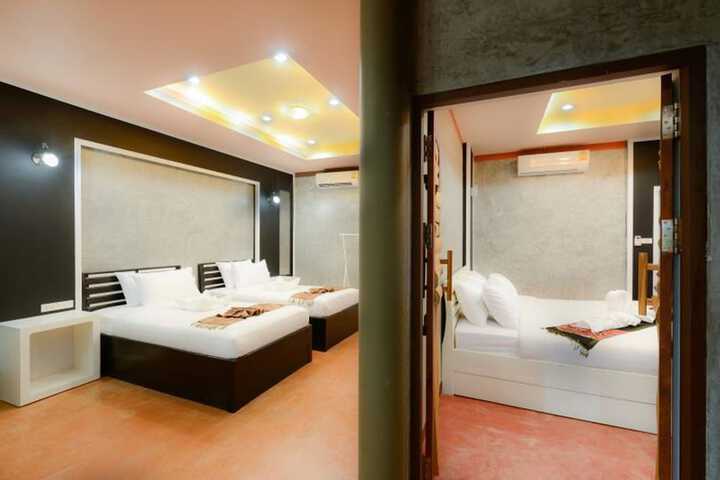 Room 8 of 90