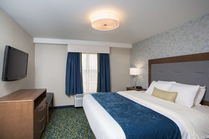 1 King Bed (23 of 24)