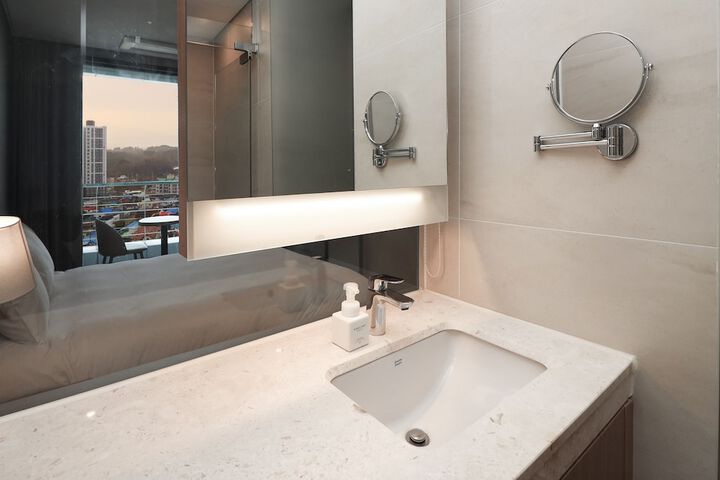 Room 20 of 48