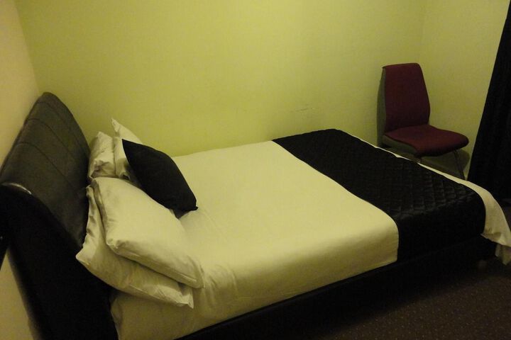 Room 16 of 31