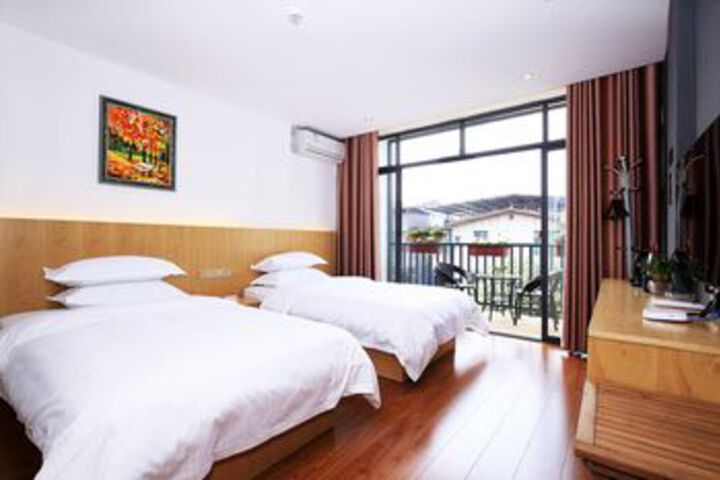 Room 14 of 25