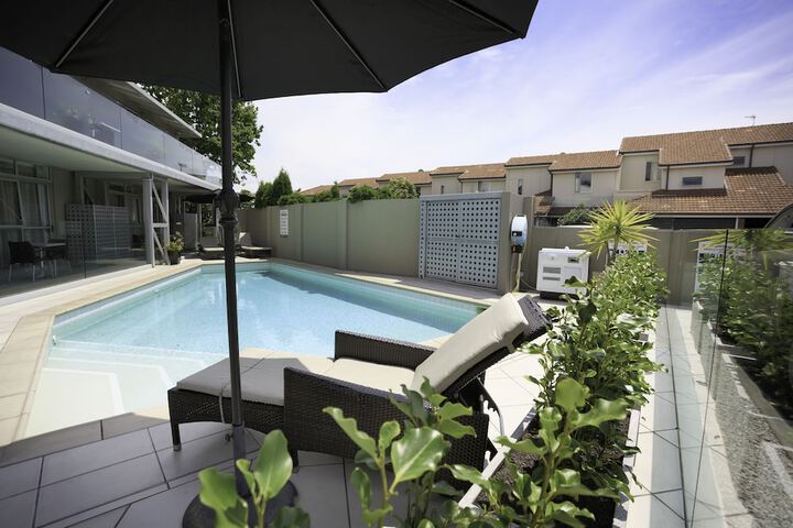 Pool 84 of 115