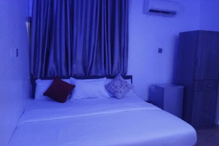 Room 9 of 43