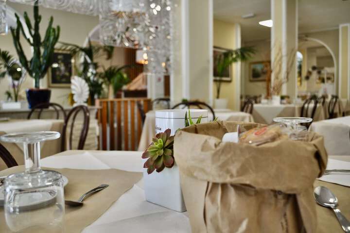 Breakfast/Coffee Service 68 of 106
