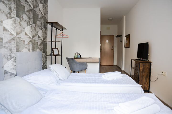 Room 43 of 106