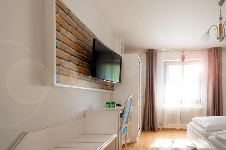 Room 3 of 10