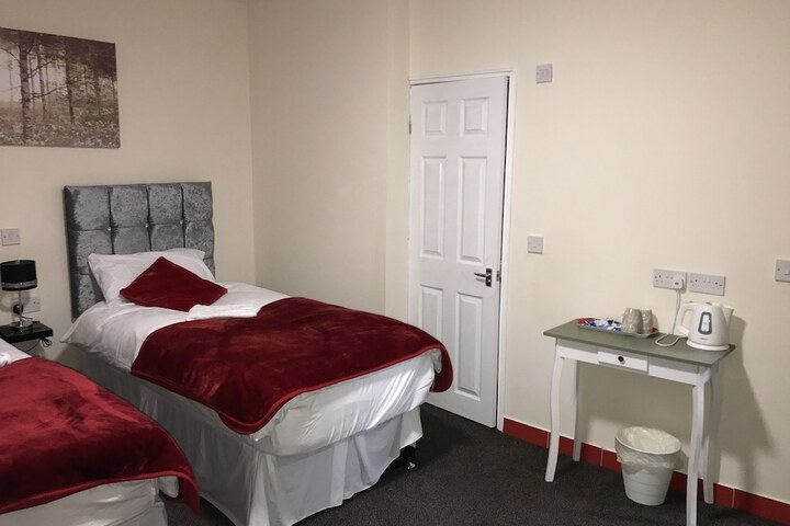 Room 27 of 37