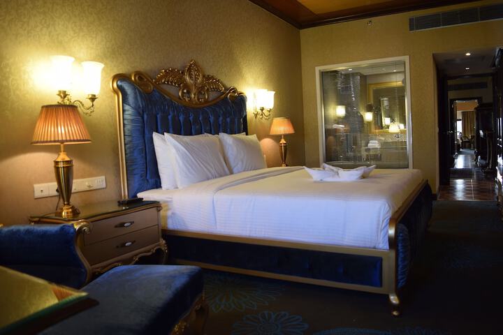 Room 4 of 38