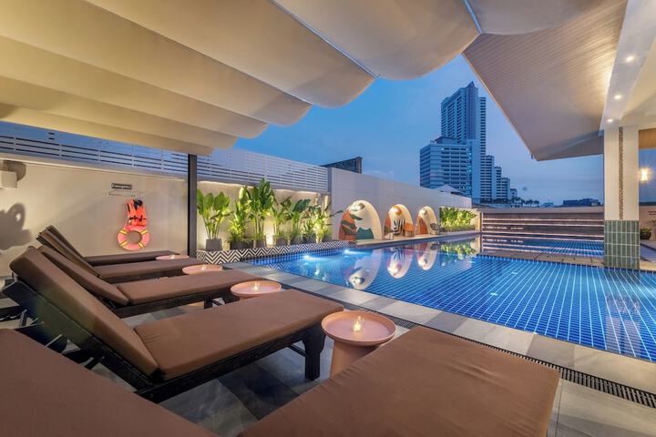 Hotel Pool