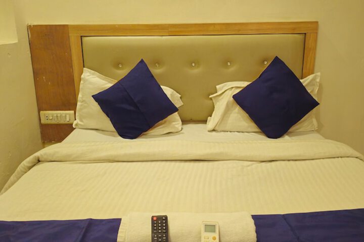 Room 13 of 32