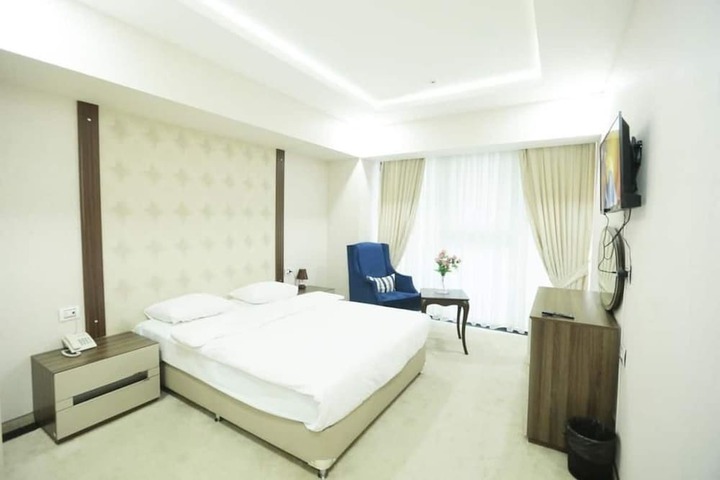 Room 5 of 16