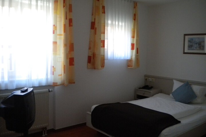 Room 5 of 39