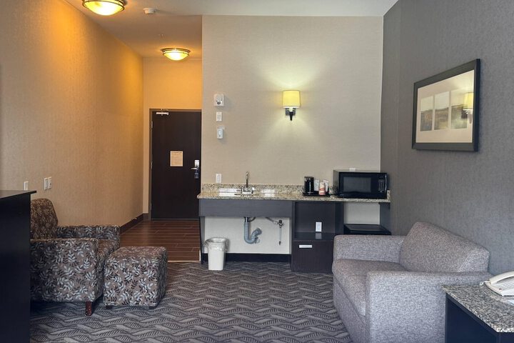 Room 22 of 38