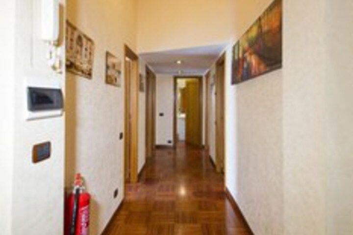 Room 42 of 157