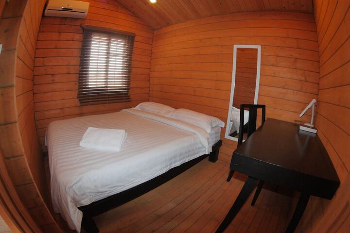 Room 10 of 23