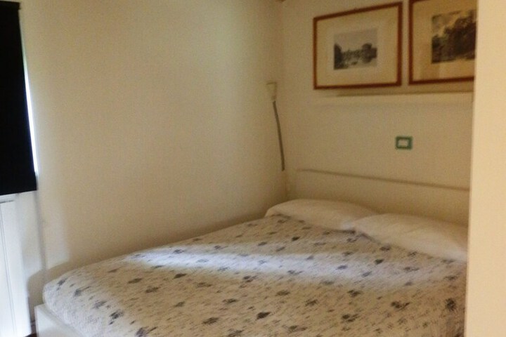 Room 3 of 37