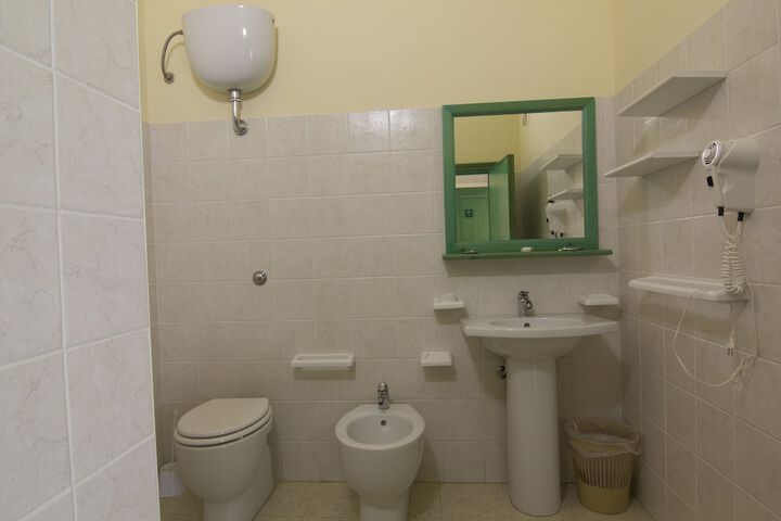 Room 14 of 34