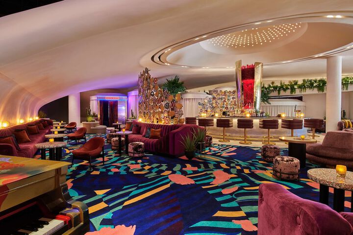 Lounge 120 of 148