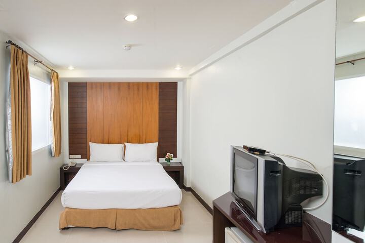 Room 5 of 13