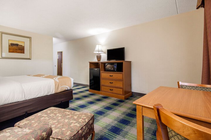 1 King Bed (2 of 5)